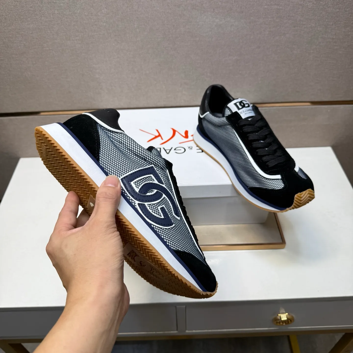 ⬛️Men's shoes💰p442【DG～】Couple casual shoes, 2025z cabinet sales simultaneously 🔶Size: 35-44#️⃣ 🔷1 color🔜The upper is made of multi-material splicing➕Mesh lining, comfortable and breathable, sole: original comfortable, wear-resistant and non-slip outsole, ⚠️Real shot📱Photographed🎬The real thing is better📢📢📢